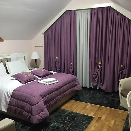 Lux De Paris Tirana